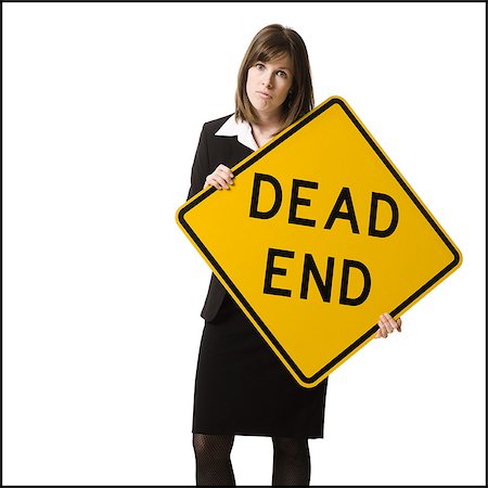 dead end sign - personne tenant une pancarte dead end Photographie de stock - Premium Libres de Droits, Code: 640-06051168
