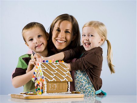 children baking Fotografie stock - Premium Royalty-Free, Codice: 640-06051346