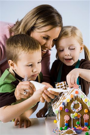 children baking Fotografie stock - Premium Royalty-Free, Codice: 640-06051347