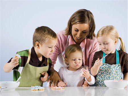 children baking Stock Photo - Premium Royalty-Free, Code: 640-06051343