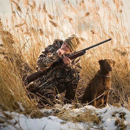 rifling - man and his dog duck hunting Stock Photo - Premium Royalty-Free, Code: 640-06051652