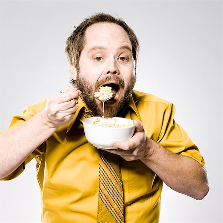 man eating cereal Foto de stock - Sin royalties Premium, Código: 640-06051697