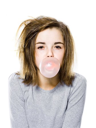 popping - girl with a messy appearance popping a bubble gum bubble Foto de stock - Sin royalties Premium, Código: 640-06051704