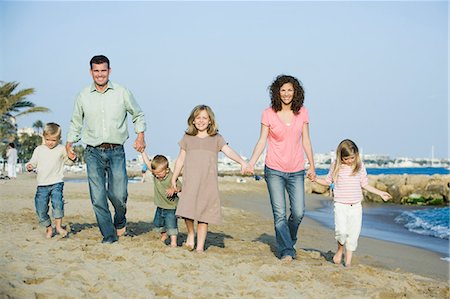 simsearch:640-08089541,k - family at the beach Foto de stock - Royalty Free Premium, Número: 640-06051829