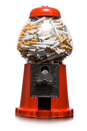 distributore di gomme da masticare - gumball machine full of cigarettes Fotografie stock - Premium Royalty-Free, Codice: 640-06051836