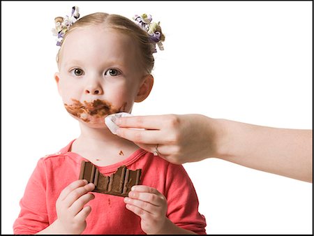 enfant de manger du chocolat Photographie de stock - Premium Libres de Droits, Code: 640-06051892