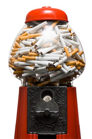 distributore di gomme da masticare - gumball machine full of cigarettes Fotografie stock - Premium Royalty-Free, Codice: 640-06052027