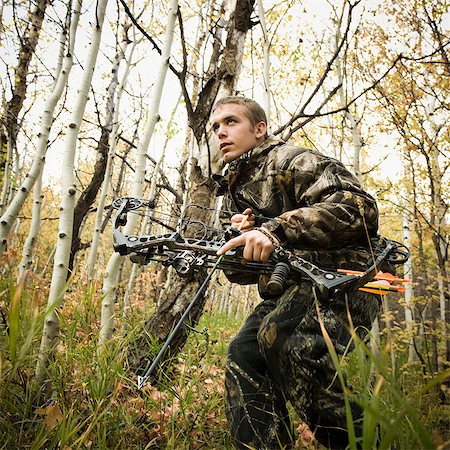 man hunting in the wilderness Foto de stock - Sin royalties Premium, Código: 640-06052105