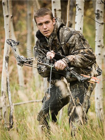 man hunting in the wilderness Foto de stock - Sin royalties Premium, Código: 640-06052103