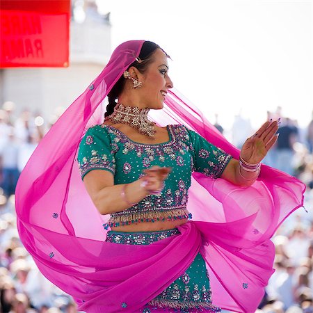 USA,Utah,Spanish Fork,Mid adult woman dancing in sari Stock Photo - Premium Royalty-Free, Code: 640-06052202