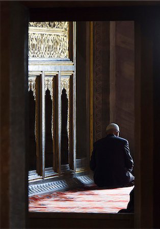 Turkey, Blue Mosque, Muslim man praying Foto de stock - Sin royalties Premium, Código: 640-06963073