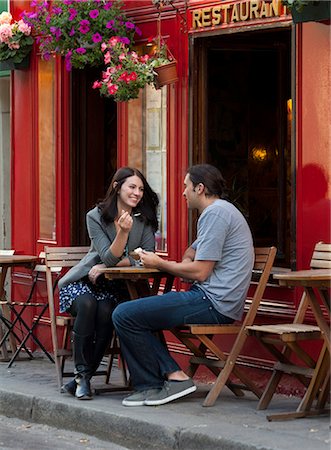 France, Couple sitting in sidewalk cafe Photographie de stock - Premium Libres de Droits, Code: 640-06963086