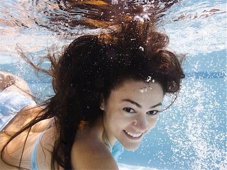 USA, Utah, Orem, Portrait of young woman under water Photographie de stock - Premium Libres de Droits, Code: 640-06963258