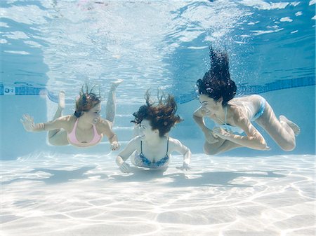 swimming (animals) - USA, Utah, Orem, Portrait of young women under water Stock Photo - Premium Royalty-Free, Code: 640-06963291