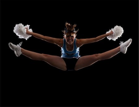 schwarzer hintergrund - Portrait of teenage cheerleader girl (16-17) with legs apart Stockbilder - Premium RF Lizenzfrei, Bildnummer: 640-06963618