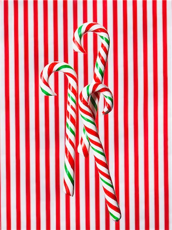 simsearch:640-02773714,k - Studio shot of candy canes Fotografie stock - Premium Royalty-Free, Codice: 640-06963689