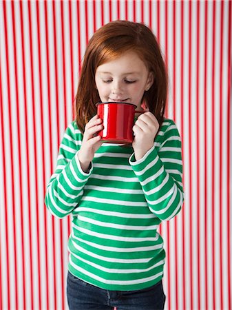 simsearch:640-06963728,k - Studio portrait of girl (4-5) drinking from red mug Foto de stock - Sin royalties Premium, Código: 640-06963702