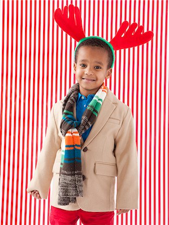 pic - Boy (4-5) wearing reindeer antlers, studio shot Stock Photo - Premium Royalty-Free, Code: 640-06963724