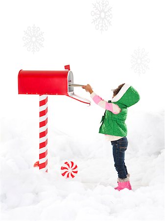 Girl (4-5) sending letter to Santa Photographie de stock - Premium Libres de Droits, Code: 640-06963732