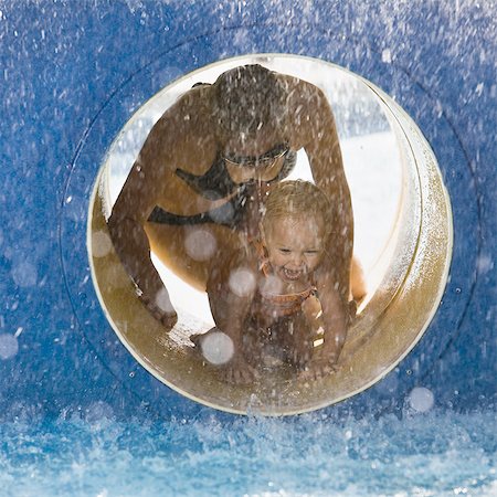 simsearch:640-06051822,k - mother and daughter at the waterpark Photographie de stock - Premium Libres de Droits, Code: 640-08089172