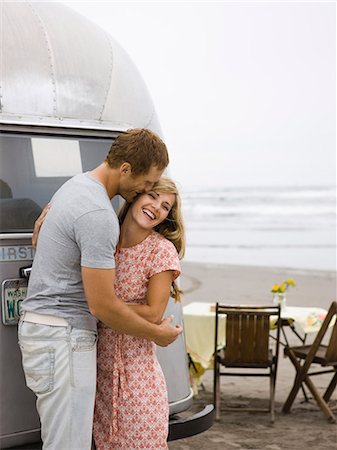 simsearch:640-08089715,k - young couple at the beach Photographie de stock - Premium Libres de Droits, Code: 640-08089198