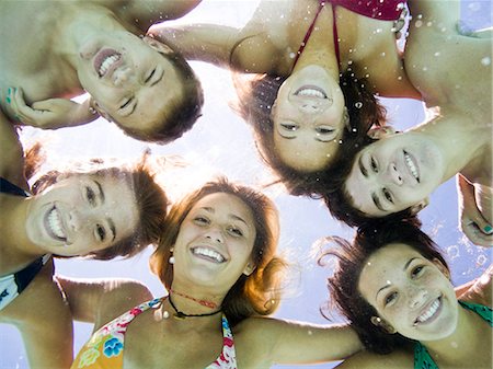 teenagers in a swimming pool Foto de stock - Sin royalties Premium, Código: 640-08089191