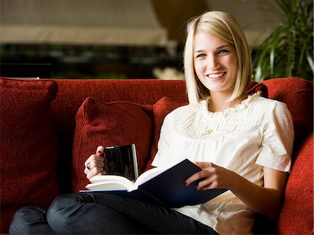 simsearch:640-08089345,k - woman reading on the couch Stock Photo - Premium Royalty-Free, Code: 640-08089361