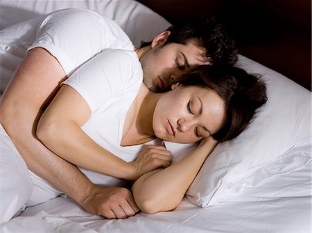 simsearch:640-08089213,k - young couple in bed Photographie de stock - Premium Libres de Droits, Code: 640-08089539