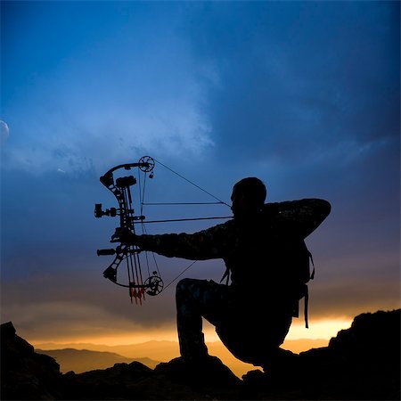 sunset point - man hunting in the wilderness Foto de stock - Sin royalties Premium, Código: 640-08089645