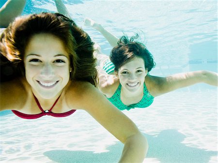 teenagers in a swimming pool Foto de stock - Sin royalties Premium, Código: 640-08089654