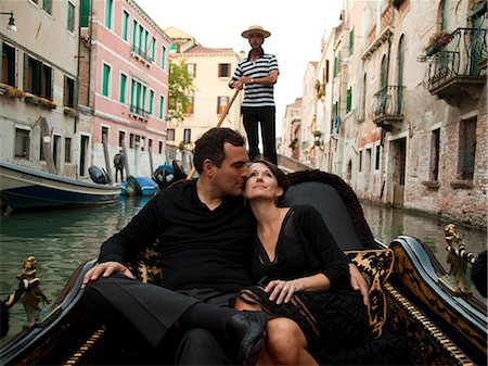 simsearch:640-06050336,k - Italy, Venice, Mature couple embracing in gondola Photographie de stock - Premium Libres de Droits, Code: 640-08546109