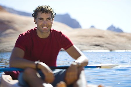 simsearch:640-01366168,k - Portrait of a young man sitting in a kayak Foto de stock - Royalty Free Premium, Número: 640-01348396