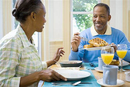 simsearch:640-01350079,k - Senior man and a senior woman having breakfast Stock Photo - Premium Royalty-Free, Code: 640-01348432