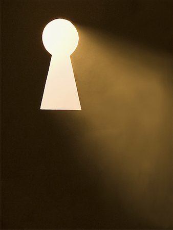 Keyhole with bright light beaming through Fotografie stock - Premium Royalty-Free, Codice: 640-01348606