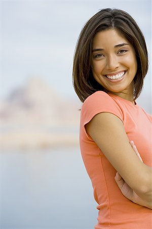 simsearch:640-03256090,k - Portrait of a young woman smiling Fotografie stock - Premium Royalty-Free, Codice: 640-01349115