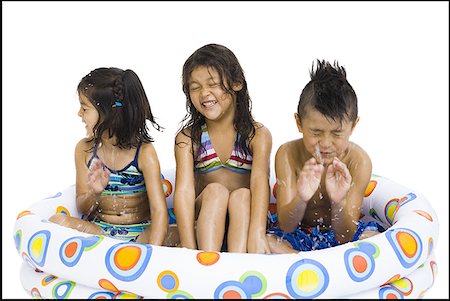 simsearch:640-02769656,k - Three young girls playing in inflatable pool Foto de stock - Sin royalties Premium, Código: 640-01349386