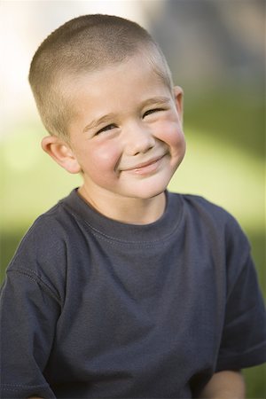 simsearch:640-01349275,k - Portrait of a boy smiling Foto de stock - Sin royalties Premium, Código: 640-01349777
