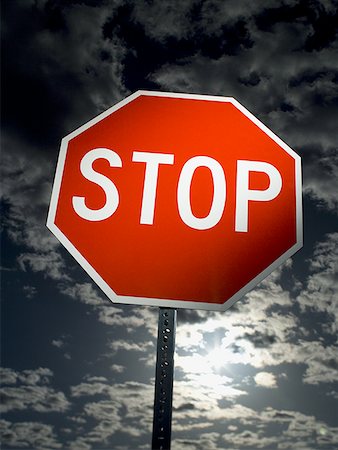 simsearch:614-06169143,k - Low angle view of a stop sign Foto de stock - Sin royalties Premium, Código: 640-01354175