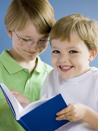 simsearch:640-01354850,k - Two boys reading book Foto de stock - Sin royalties Premium, Código: 640-01354473