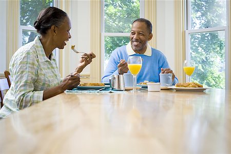 elderly black woman indoors - Senior man and a senior woman having breakfast Stock Photo - Premium Royalty-Free, Code: 640-01354527