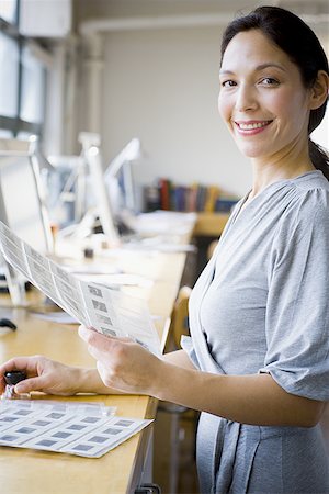 simsearch:640-01351934,k - Portrait of a woman looking through slide sheets Fotografie stock - Premium Royalty-Free, Codice: 640-01354771