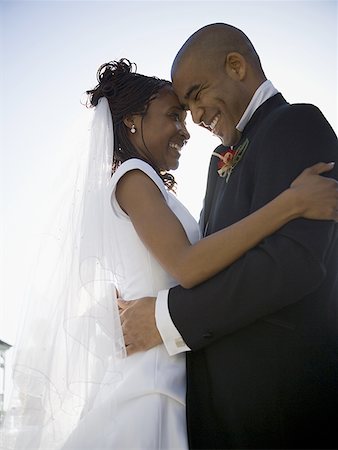 Profile of a newlywed couple embracing each other Foto de stock - Sin royalties Premium, Código: 640-01355169