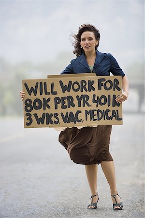 Young woman holding a work-wanted sign Foto de stock - Sin royalties Premium, Código: 640-01355275