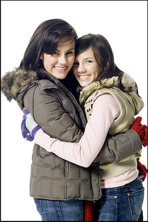 simsearch:640-01363885,k - Zwei Frauen umarmten und lächelnd mit Wintermäntel Stockbilder - Premium RF Lizenzfrei, Bildnummer: 640-01355391