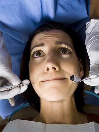 simsearch:640-02771560,k - Femme ayant examen dentaire Photographie de stock - Premium Libres de Droits, Code: 640-01355701