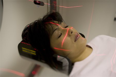 Nahaufnahme von einer Patientin, die immer eines CAT-Scans Stockbilder - Premium RF Lizenzfrei, Bildnummer: 640-01356561