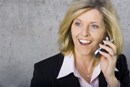 simsearch:640-01348908,k - Close-up of a businesswoman talking on a mobile phone Foto de stock - Royalty Free Premium, Número: 640-01357078