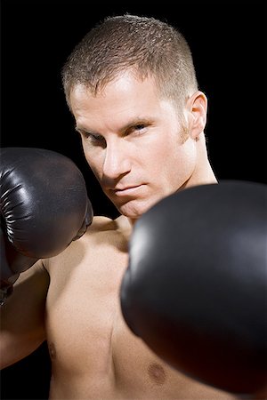 simsearch:640-03256090,k - Portrait of a young man boxing Fotografie stock - Premium Royalty-Free, Codice: 640-01357159