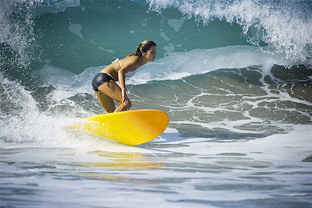 photos manuel antonio national park - Profile of a young woman surfing on a surfboard Foto de stock - Sin royalties Premium, Código: 640-01357220