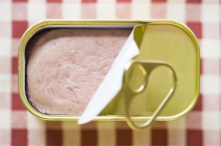 High angle view of a can of spam Stock Photo - Premium Royalty-Free, Code: 640-01357394